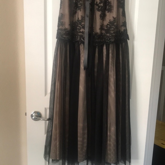 Gown - Picture 6 of 8